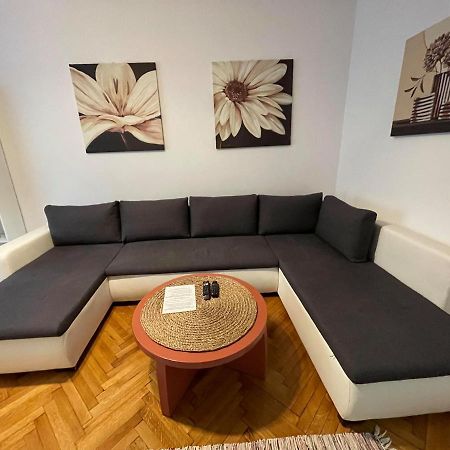Interbellic Flat Apartment Bukares Bagian luar foto
