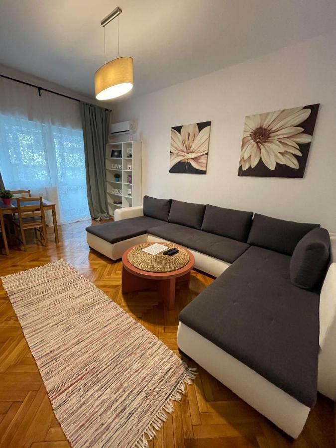 Interbellic Flat Apartment Bukares Bagian luar foto
