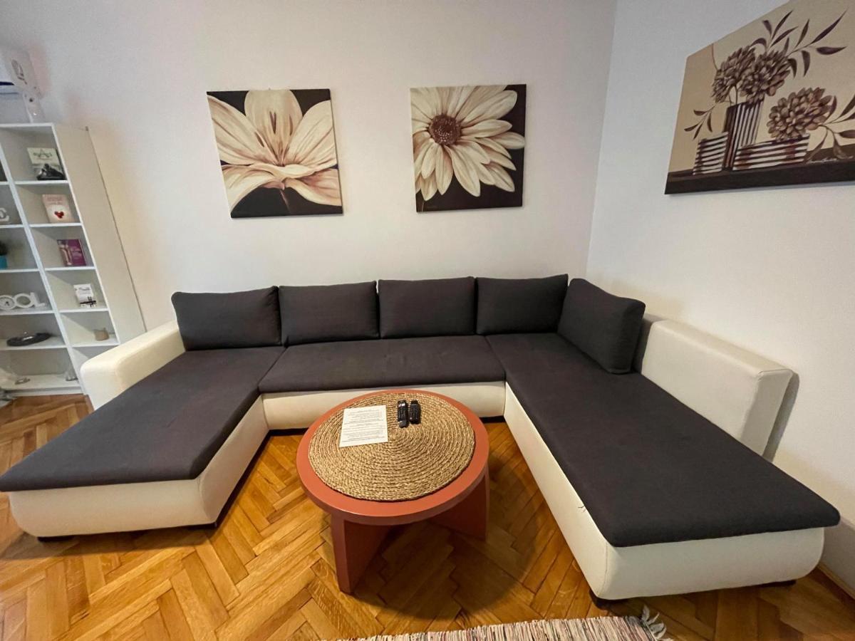 Interbellic Flat Apartment Bukares Bagian luar foto