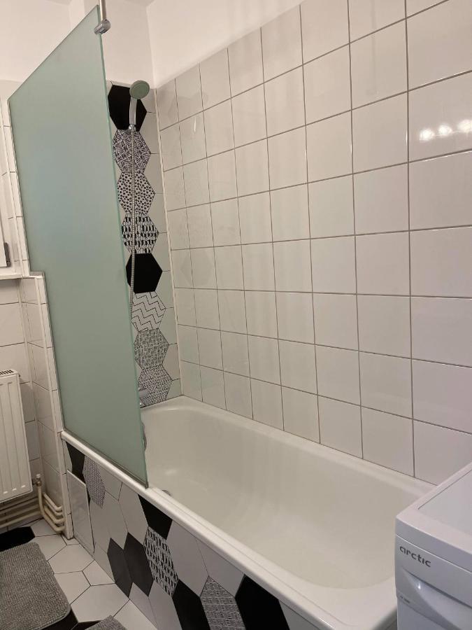 Interbellic Flat Apartment Bukares Bagian luar foto
