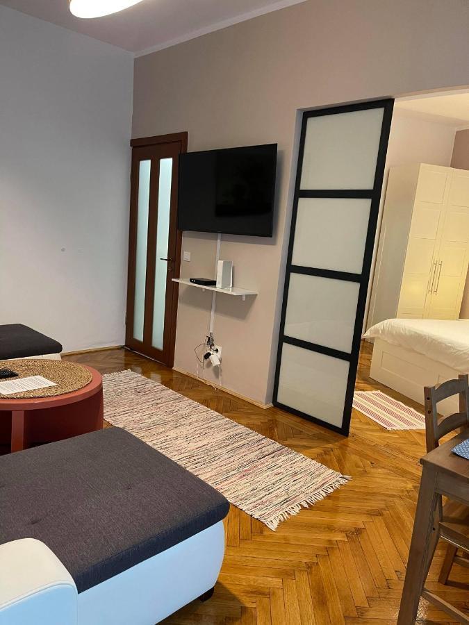 Interbellic Flat Apartment Bukares Bagian luar foto