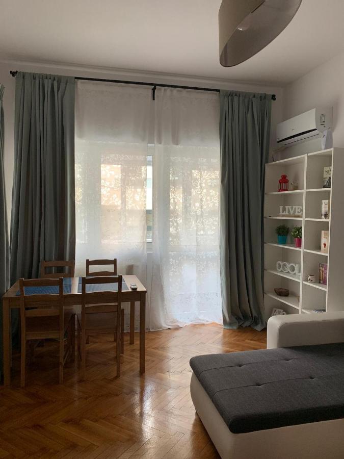Interbellic Flat Apartment Bukares Bagian luar foto